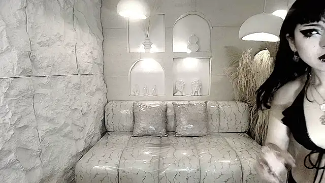 Snapshot of vampkitty_r chatting on February 4, 12:55 pm vampkitty r online show from February 4, 12:55 pm