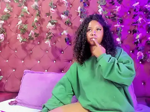 Lunaa Brunettee online show from February 5, 3:11 am