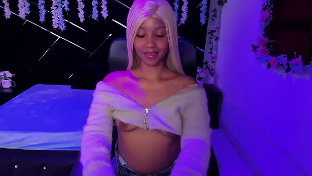 Lunaa Brunettee online show from February 19, 3:24 am