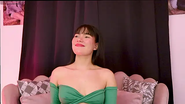 dakotacollins  online show from March 19, 1:53 am