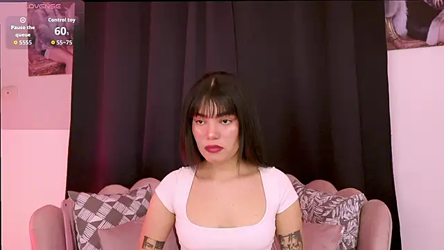 dakotacollins  online show from March 30, 1:17 am