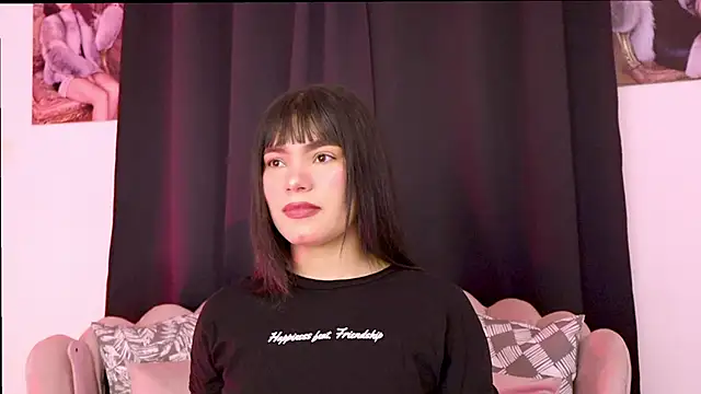 dakotacollins  online show from April 18, 1:31 am