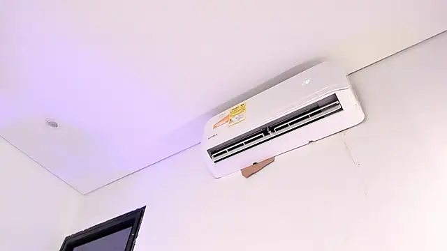 liorah wolf online show from February 9, 8:02 pm