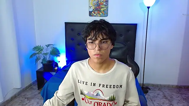 Snapshot of Maecum18 chatting on February 7, 9:51 pm Maecum18 online show from February 7, 9:51 pm