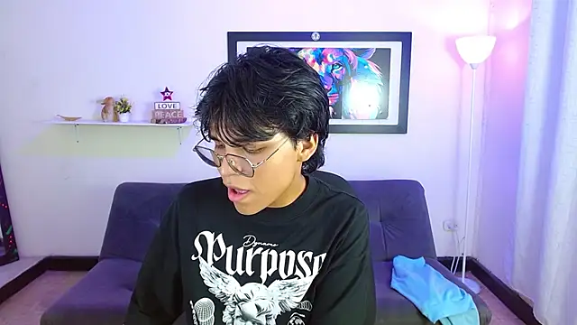 Snapshot of Maecum18 chatting on February 13, 8:38 pm Maecum18 online show from February 13, 8:38 pm