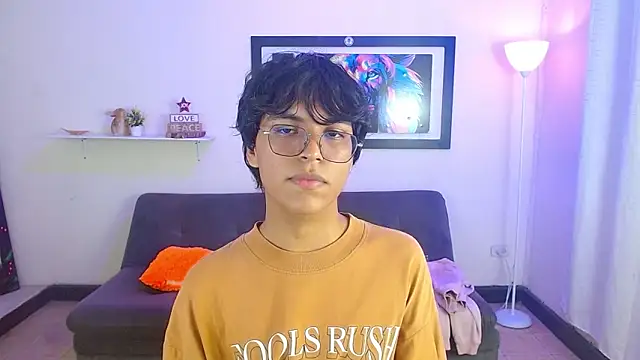 Snapshot of Maecum18 chatting on February 23, 9:23 pm Maecum18 online show from February 23, 9:23 pm