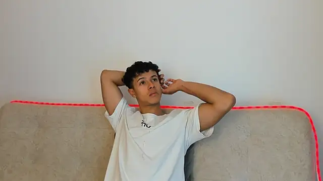  Alex Colton online show from April 20, 10:00 pm