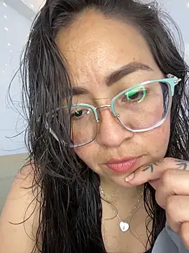 Snapshot of alisbloom chatting on February 25, 6:06 pm alisbloom online show from February 25, 6:06 pm