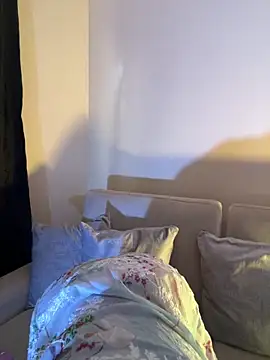 Snapshot of isabella-collins- chatting on February 7, 12:42 pm isabella-collins- online show from February 7, 12:42 pm