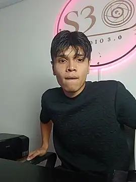 Alejandroo Montenegro online show from April 18, 10:43 pm