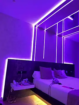 MelaFoxx online show from March 29, 9:15 pm