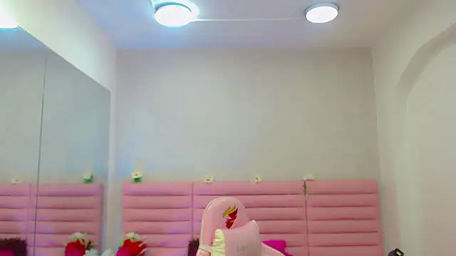 Snapshot of estefany_squirt1 chatting on February 5, 3:55 am estefany squirt1 online show from February 5, 3:55 am