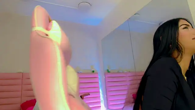 Snapshot of estefany_squirt1 chatting on February 27, 4:23 am estefany squirt1 online show from February 27, 4:23 am