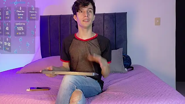Snapshot of axxxel_twink chatting on July 5, 2:07 am axxxel twink online show from July 5, 2:07 am
