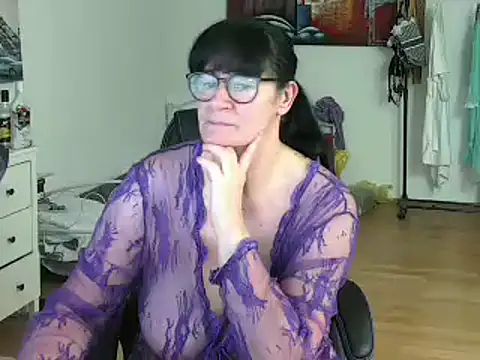 Snapshot of Sylly chatting on February 24, 11:32 am Sylly online show from February 24, 11:32 am