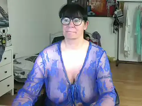 Snapshot of Sylly chatting on February 26, 7:31 am Sylly online show from February 26, 7:31 am