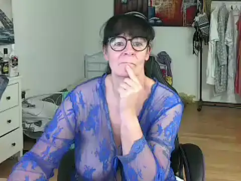 Snapshot of Sylly chatting on March 2, 11:39 am Sylly online show from March 2, 11:39 am