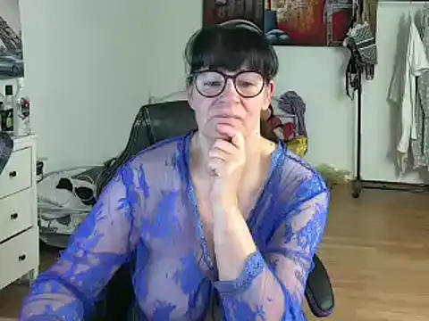 Snapshot of Sylly chatting on March 16, 7:59 am Sylly online show from March 16, 7:59 am