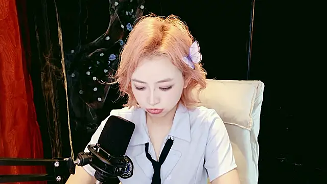 Snapshot of Lady-Mia777 chatting on February 3, 6:22 am Lady-Mia777 online show from February 3, 6:22 am