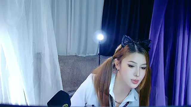Yunny-888 online show from March 18, 1:14 pm