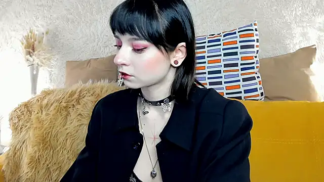 Snapshot of Scarle_Whisper chatting on February 8, 1:20 am Scarle Whisper online show from February 8, 1:20 am