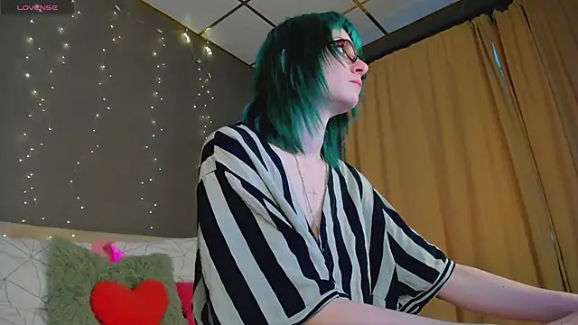 Scarle Whisper online show from April 17, 9:45 am