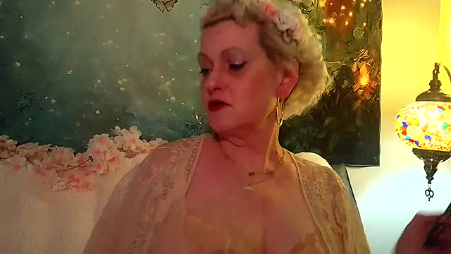 Snapshot of Blondie_the_librarian chatting on February 27, 5:40 am Blondie the librarian online show from February 27, 5:40 am