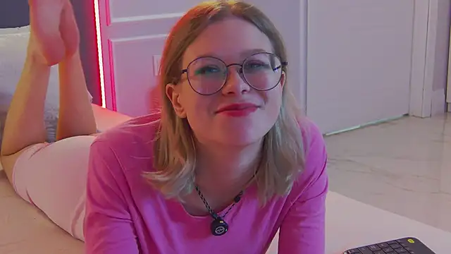 Snapshot of Ivy_Allen chatting on February 6, 5:38 pm Ivy Allen online show from February 6, 5:38 pm