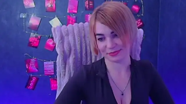 CuttieEmma online show from April 10, 6:12 pm