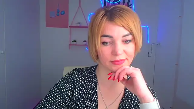 CuttieEmma online show from April 15, 5:58 am