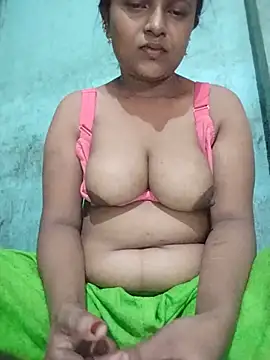Snapshot of Romantic-Couple999 chatting on June 6, 5:23 am Romantic-Couple999 online show from June 6, 5:23 am