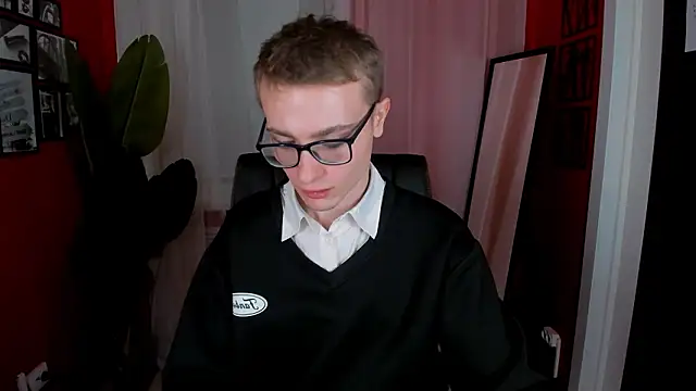 Snapshot of Emmit_Barker chatting on February 19, 3:52 pm Emmit Barker online show from February 19, 3:52 pm