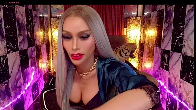 Snapshot of SeductiveSamanthaTS chatting on May 14, 5:42 pm SeductiveSamanthaTS online show from May 14, 5:42 pm
