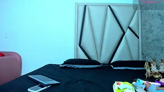 Snapshot of Emily-Queen03 chatting on February 26, 11:53 am Emily-Queen03 online show from February 26, 11:53 am