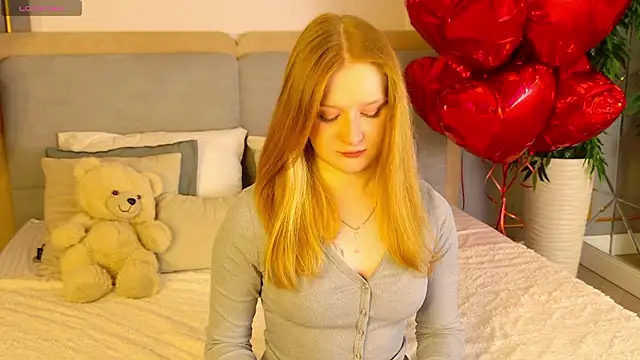 Snapshot of AmandaWatts chatting on February 18, 5:03 am AmandaWatts online show from February 18, 5:03 am