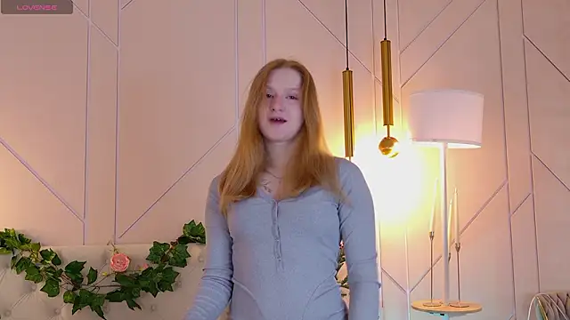 Snapshot of AmandaWatts chatting on February 24, 5:16 am AmandaWatts online show from February 24, 5:16 am