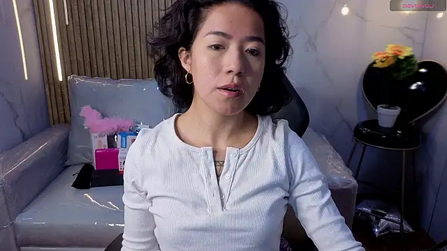 Snapshot of Lynn_turner chatting on February 28, 1:01 pm Lynn turner online show from February 28, 1:01 pm