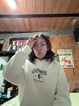 Snapshot of Charlotte_Mason chatting on February 13, 10:44 am Charlotte Mason online show from February 13, 10:44 am