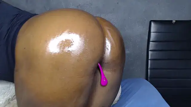 Snapshot of hotassxx95 chatting on February 5, 7:40 pm hotassxx95 online show from February 5, 7:40 pm