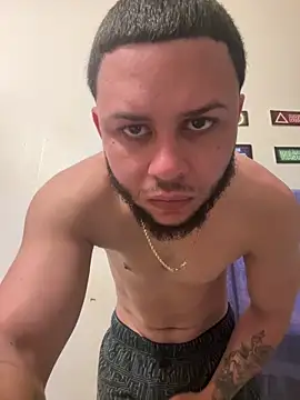 Snapshot of Tu_PaPi_Favorito chatting on February 2, 2:05 pm Tu PaPi Favorito online show from February 2, 2:05 pm