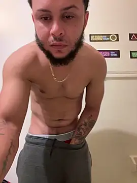 Snapshot of Tu_PaPi_Favorito chatting on February 24, 3:15 am Tu PaPi Favorito online show from February 24, 3:15 am