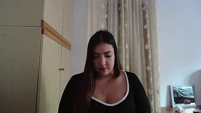 LunaVelix online show from February 9, 9:13 am