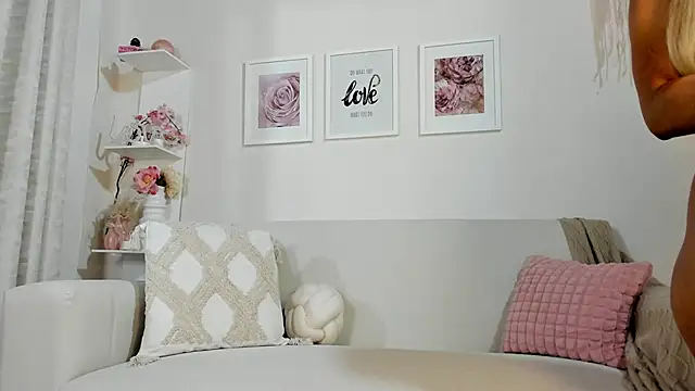 Mia Rosee1 online show from April 14, 12:05 am