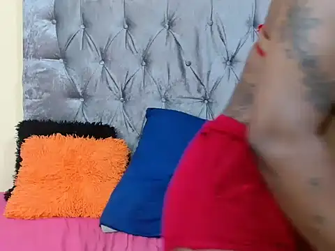 Snapshot of Lavendaxxx chatting on February 4, 1:11 am Lavendaxxx online show from February 4, 1:11 am