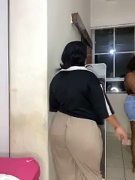 Snapshot of MeekyCurvyAss chatting on May 22, 8:14 pm MeekyCurvyAss online show from May 22, 8:14 pm