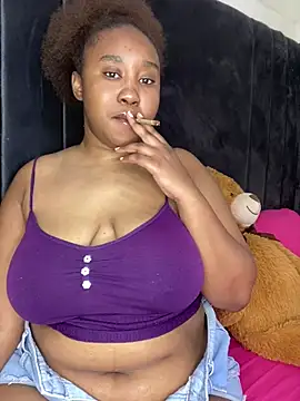 Snapshot of MeekyCurvyAss chatting on May 23, 12:09 pm MeekyCurvyAss online show from May 23, 12:09 pm