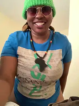 Snapshot of MeekyCurvyAss chatting on July 1, 12:40 pm MeekyCurvyAss online show from July 1, 12:40 pm