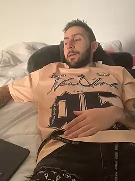 robeertiito online show from April 8, 10:59 am