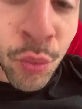 robeertiito online show from April 18, 2:21 pm