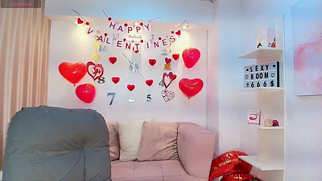 Snapshot of Luna_Millers chatting on February 19, 4:08 am Luna Millers online show from February 19, 4:08 am